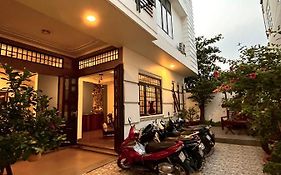 Queenie House